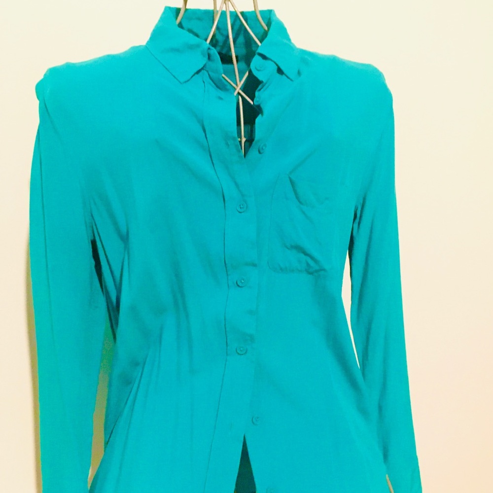 🛍 Banana Republic Button Up Blouse 🛍